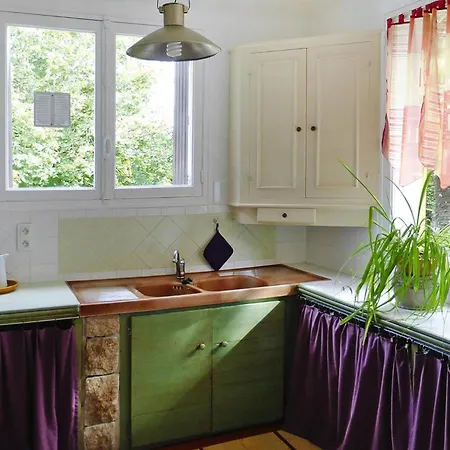 150m From The Sea, Cleaning Included Hébergement de vacances *